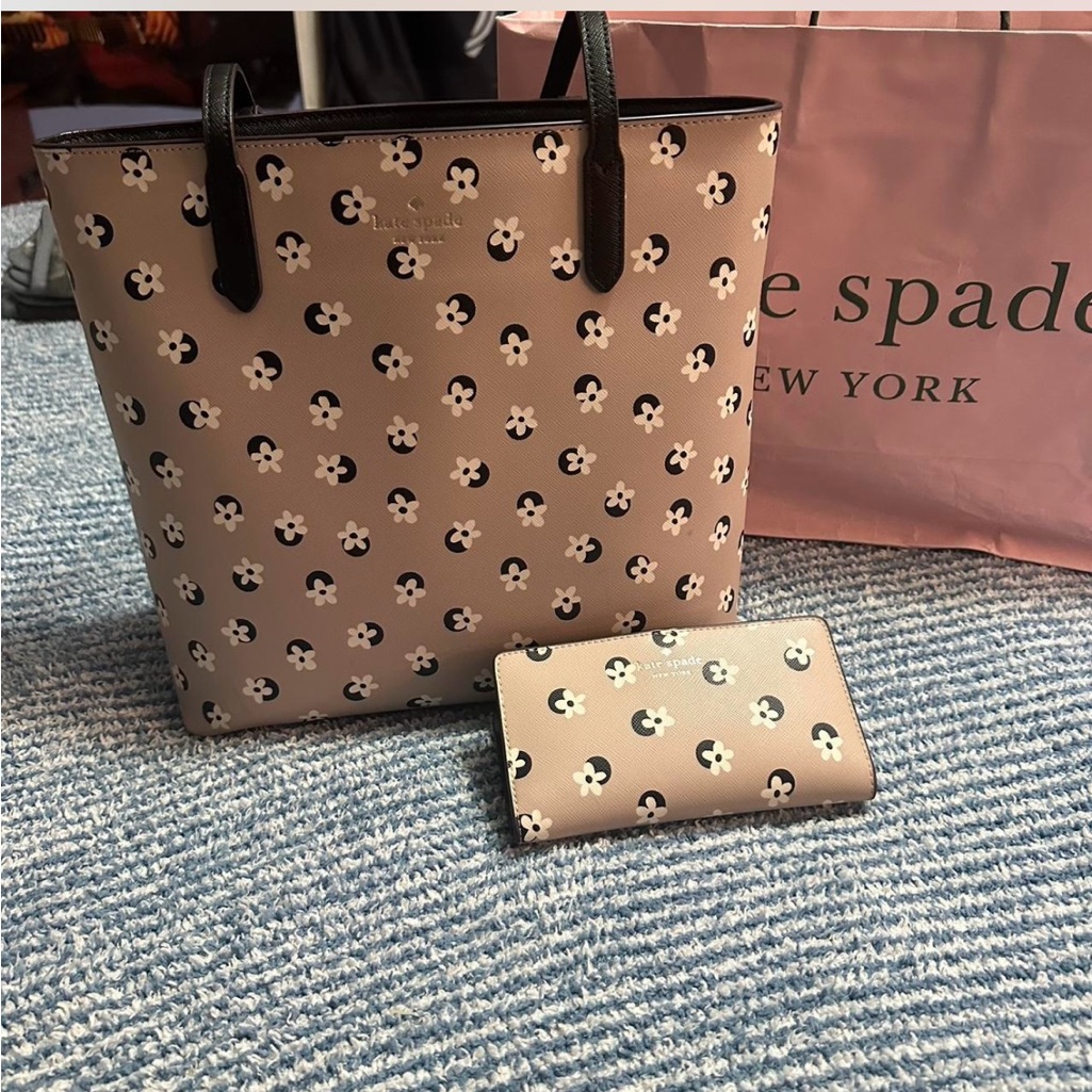 Kate Spade Tan White Daisy Tote And Matching Wallet Bundle